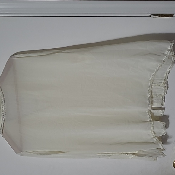 Romantic blouse - Picture 3 of 3